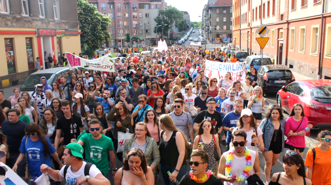 Korowód studentów przeszedł ulicami Szczecina