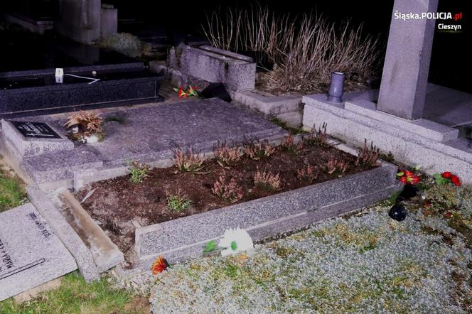 Zdewastowane płyty pomnikowe na cmentarzu luterańskim 