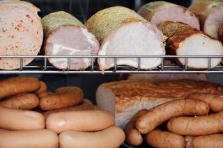 Ile mięsa jest w kilogramie wędliny?  Czym producenci wędlin zwiększają ich objętość i wagę?