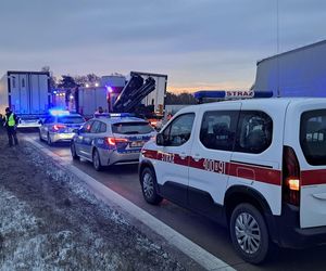 Karambol na autostradzie A4 pod Bolesławcem. Zderzyło się siedem aut, nie żyje kierowca busa 