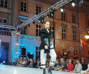 RADOM FASHION SHOW