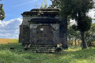 Tajemnicza kaplica na Mazurach. Ciała pozbawione głów to nie wszystko. Ujawniono kolejne sekrety