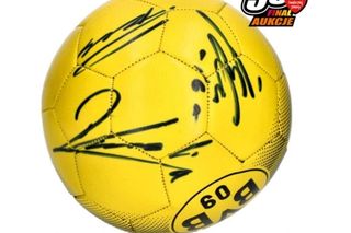 Futbolówka z autografami Lewandowskiego, Błaszczykowskiego i Piszczka