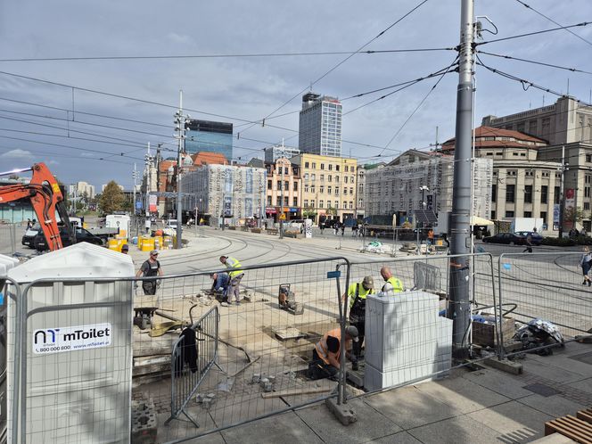 Tramwaje wróciły na Rynek w Katowicach. A to wciąż plac budowy