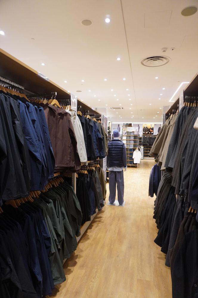 Sklep UNIQLO przy Marszałkowskiej w Warszawie po remoncie 10.2025