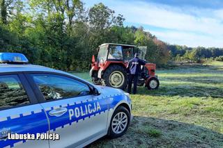 Ośno Lubuskie: Uciekał traktorem przez pole. Po drodze staranował ogrodzenie