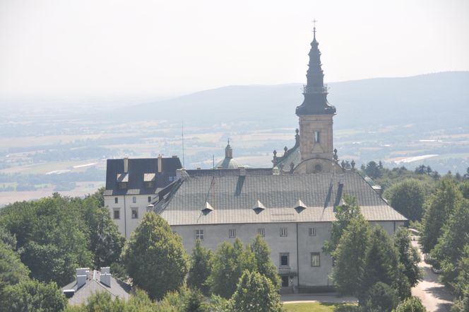 Turyści w Nowej Słupi i na Świętym Krzyżu