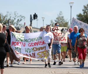 Protest mieszkańców w Letnicy. Czarny pył do domu leci, tak się truje nasze dzieci 