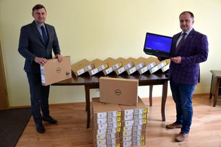 Zelów: Nowe laptopy dla gminnych szkół