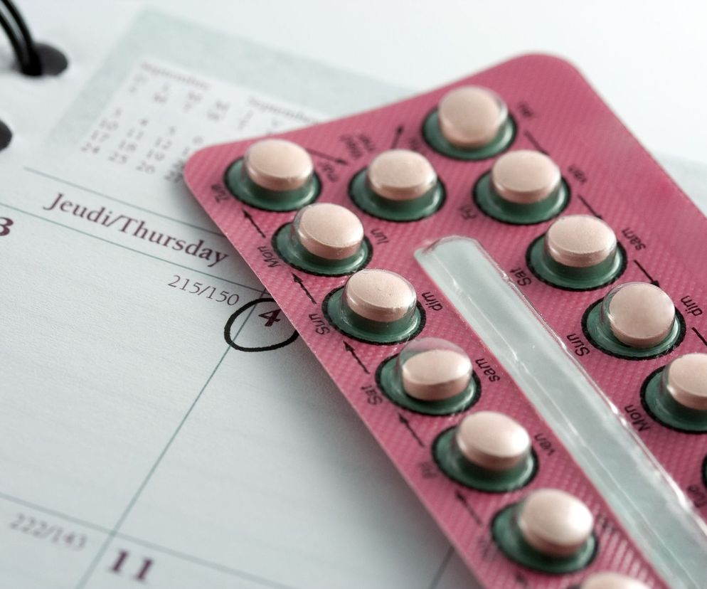 Diane-35 to tabletki hormonalne, stosowane od lat w leczeniu trądziku. Diane-35 mają dodatkową zaletę - działają jak tabletki antykoncepcyjne. Skąd więc podejrzenie, że Diane-35 przyczyniły się do śmierci kilku kobiet? Dlaczego francuska Państwowa Agencja Bezpieczeństwa Leków (ANSM) wszczęła śledztwo w sprawie leku Diane-35?