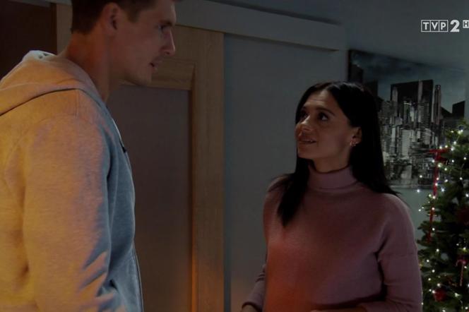 	M jak miłość, odc. 1441. Iza (Adriana Kalska), Marcin (Mikołaj Roznerski)