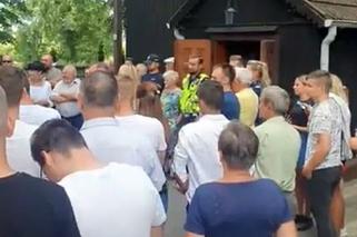 Parafianie w Jaworznie chcą wywieźć księdza na taczce 