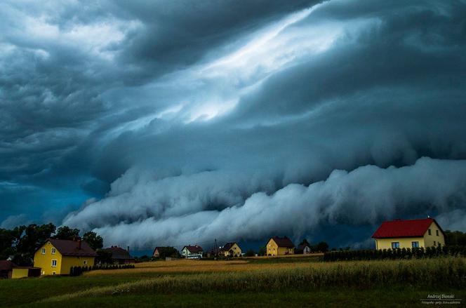 Potężna chmura szelfowa widziana z okolic Rzeszowa