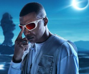 Od wyścigów po streetwear – Oakley redefiniuje współczesny lifestyle