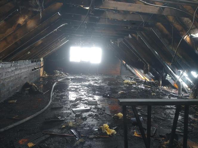 Hamulka. Spłonęła sala weselna. Pożar gasiło 14 zastępów strażaków [ZDJĘCIA]