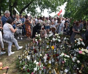 Marsz Milczenia dla Klaudii w Toruniu. „Niech nasza cisza przemówi głośniej niż słowa” [GALERIA]