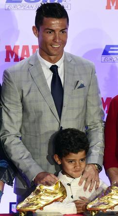 Złoty But 2015: Cristiano Ronaldo i syn na ceremonii