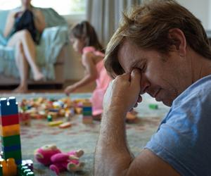 Świeżo upieczona matka powinna zrobić mężowi masaż. Miasto przeprasza za ulotki