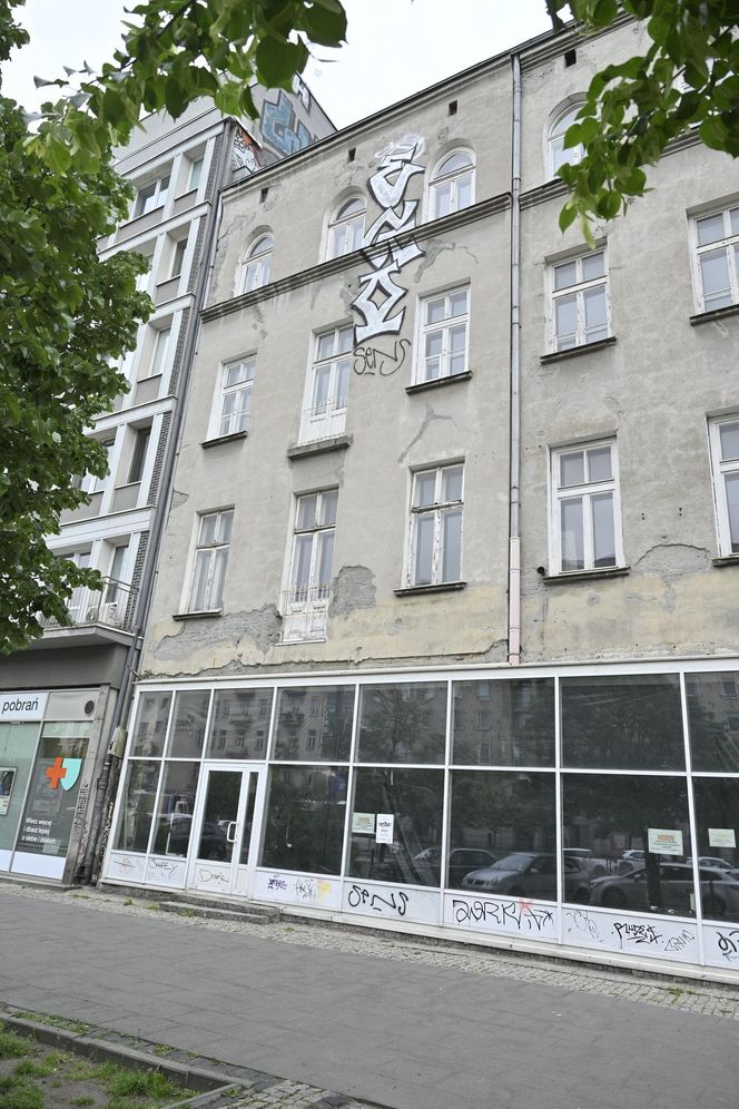 „To co robi miasto, to skandal”. Warszawa sprzedaje zabytkową kamienicę w centrum za grube miliony