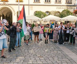 Głośny protest na Rynku we Wrocławiu przeciwko działaniom Izraela.„To nasz moralny obowiązek”