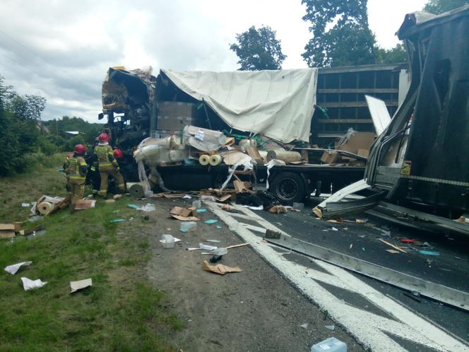 Wypadek na DK6. Zderzyły się ciężarówki