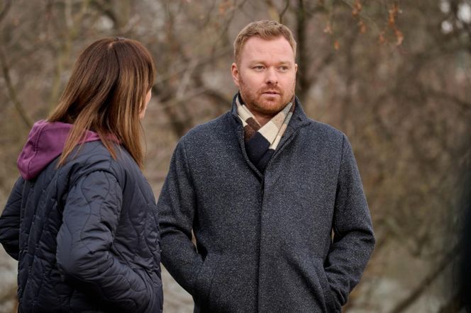 Na Wspólnej odc. 4009: Daniel (Michał Tomala), Basia Brzozowska (Grażyna Wolszczak),