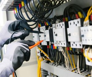 Kontrola instalacji elektrycznych w budynkach. Niezbędne narzędzia pomiarowe