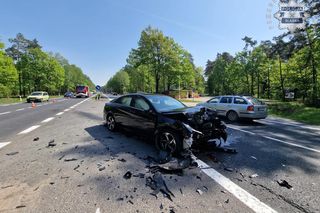 Wypadek osobówek w Kobiórze. Poszkodowane cztery osoby