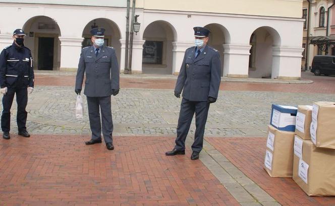 Więźniowie uszyli maseczki policjantom