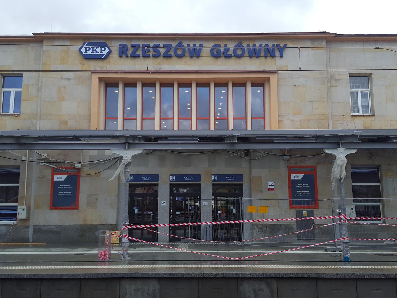 Rzeszów Główny na półmetku prac. Dwa pierwsze perony będą oddane w połowie lutego [ZDJĘCIA]