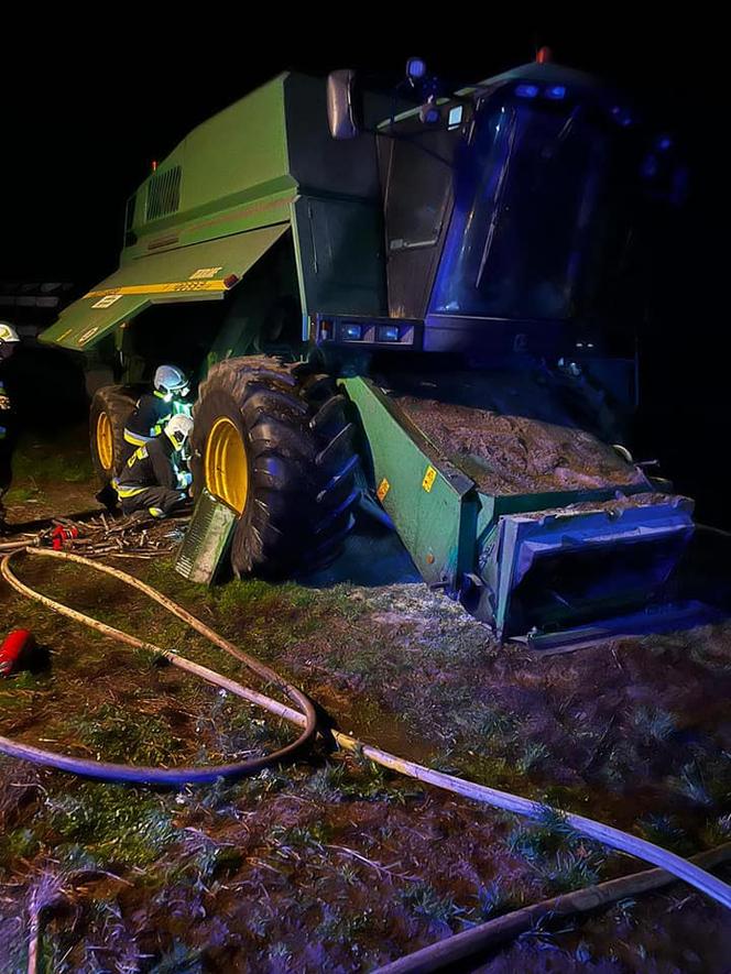 Pożar kombajnu pod Świeciem! Poszkodowany rolnik trafił do szpitala [ZDJĘCIA]