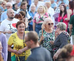 Potańcówka przed teatrem w Katowicach