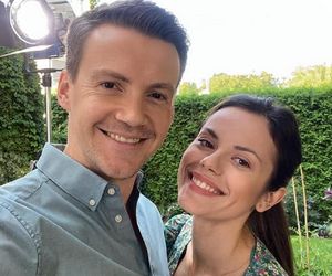 Krzysztof Kwiatkowski (Jakub), Paulina Lasota (Kasia) na planie M jak miłość - sierpień 2023 r.
