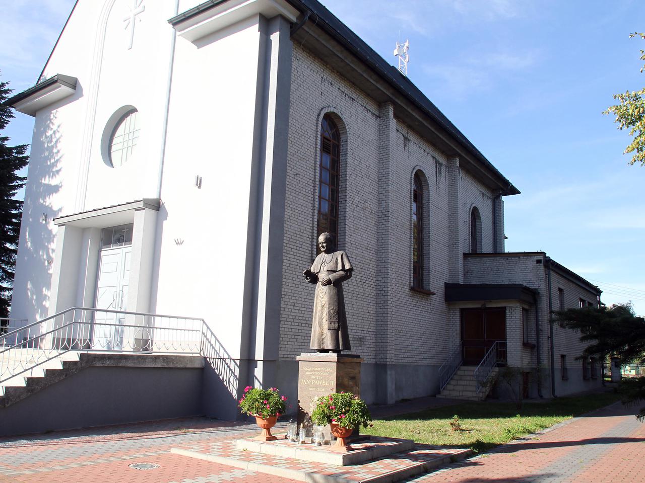 Ksiądz więził i gwałcił 14-latkę