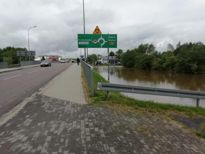 Ulewy na Podkarpaciu. Kierowcy muszą się liczyć z utrudnieniami [ZDJĘCIA]