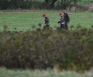 Służby pracują w Choinach w pow. świdnickim. Znaleziono tam szczątki rakiety
