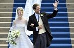 Królewska ceremonia pełna przepychu. Ślubna stylizacja Marii Karoliny podbija światowe media