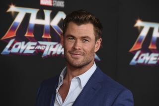 Chris Hemsworth nie wygląda już jak Thor. Metamorfoza aktora robi wrażenie! [ZDJĘCIA]