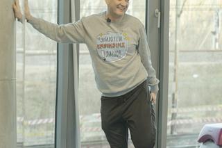 Robert Biedroń ćwiczy na siłowni 