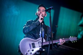 Mike Shinoda wykonał kultowy numer Linkin Park! Kto zaśpiewał partie Chestera Benningtona?