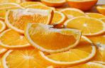 Najsłodsze pomarańcze mają grubą, jędrną skórkę.