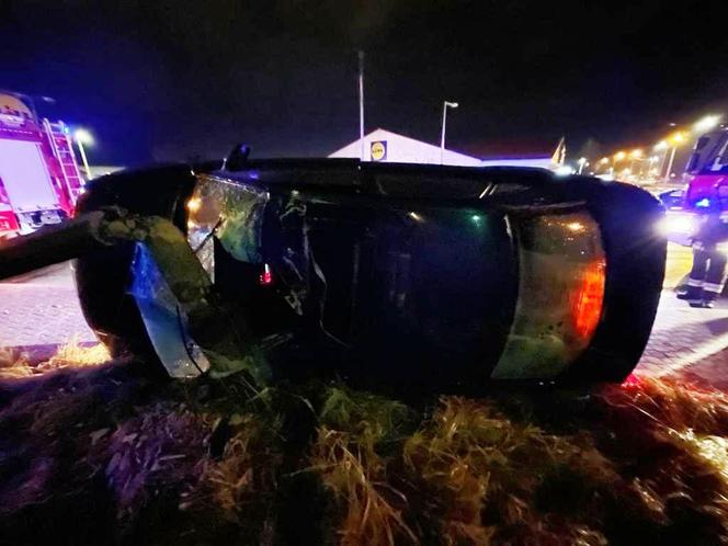 Tajemnicza kraksa w Nowym Sączu. Kierowca ściął latarnię i rozpłynął się w powietrzu