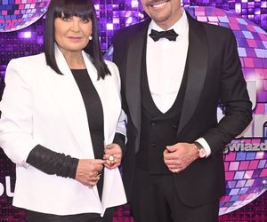 Tłum gwiazd na najnowszym odcinku Tańca z Gwiazdami. Fijał w czerwieni, Mróz w czerni i Frycz w bieli