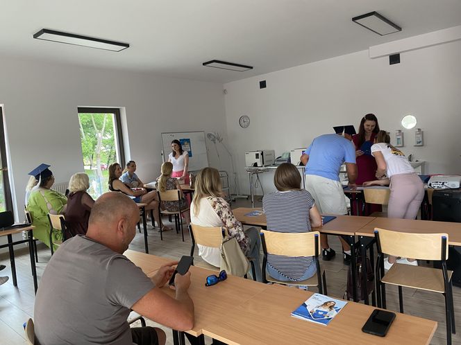 Wakacyjny patrol Eska Summer City w olsztyńskim oddziale Szkoły Policealnej Pascal