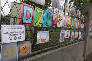Wzruszające transparenty na płocie szpitala w Chorzowie. Przedszkolaki dziękują lekarzom!