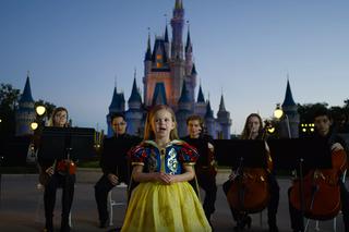 5-latka śpiewa wszystkie hity Disneya! Ten teledysk wzruszył cały świat! 