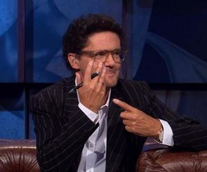 Kuba Wojewódzki z partnerką  na premierze Hamleta