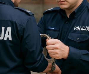 37-letni policjant podejrzany o serię kradzieży w myjniach! Przed zatrzymaniem bronił się gazem