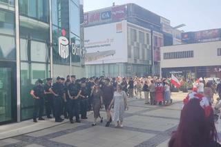 80. rocznica wybuchu Powstania Warszawskiego. 80. rocznica Powstania Warszawskiego. Godzina W w Warszawie. Tak mieszkańcy oddali hołd bohaterom