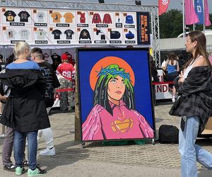 Szokujące ceny merchu Billie Eilish na koncercie w Krakowie. W Internecie zawrzało [WIDEO]